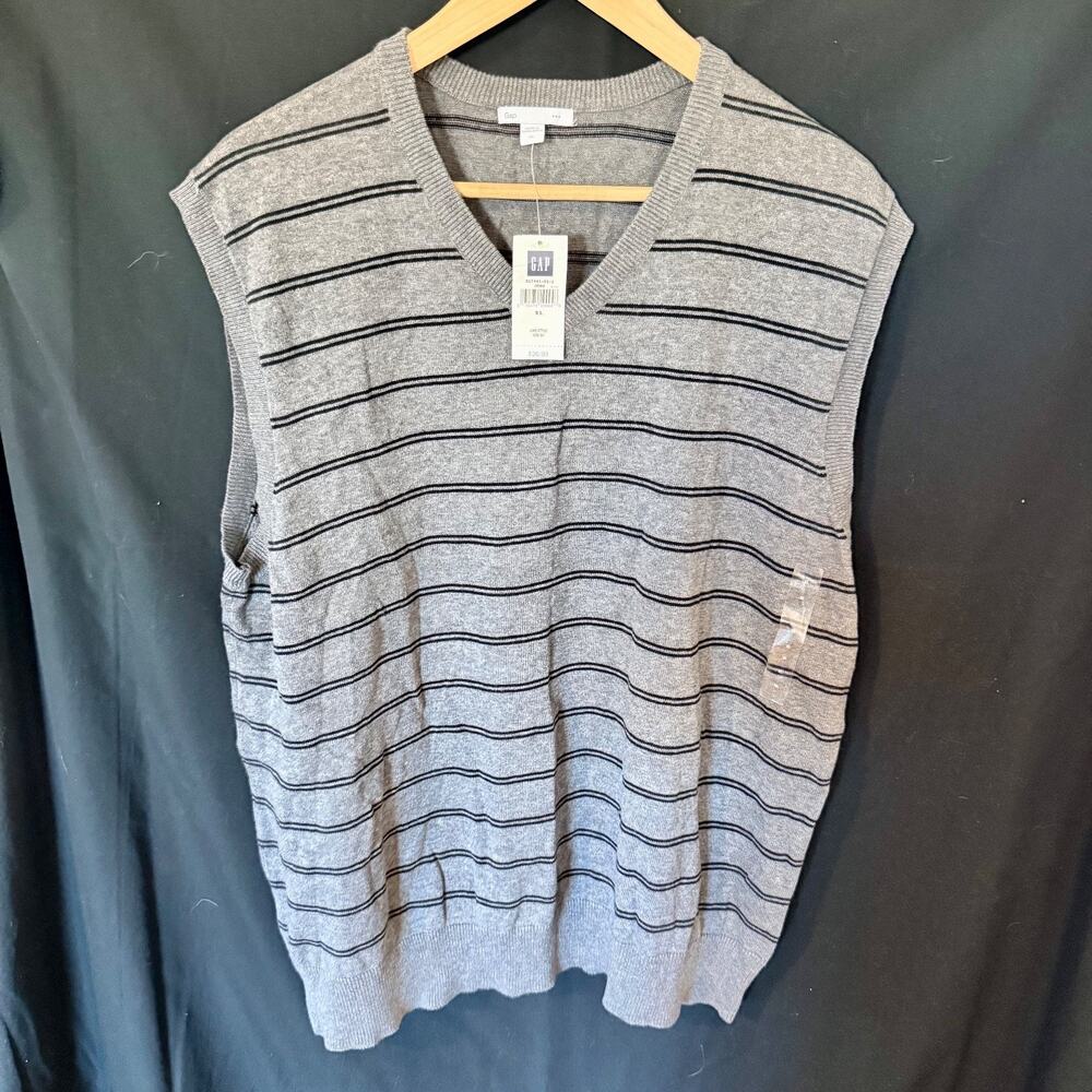 Gap Men’s Sweater Vest XL Gray Striped V-Neck Pullover Knit NWT Preppy Golf